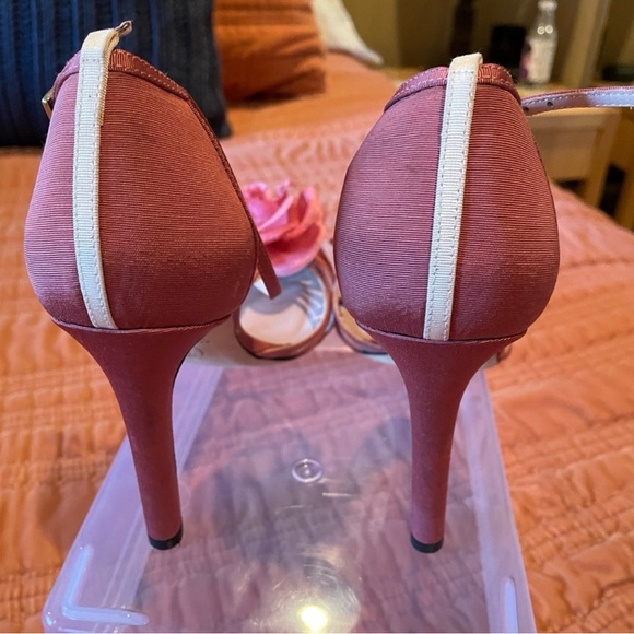 SJP vintage shoes. Great to add to any spring wardrobe - Picture 3 of 4